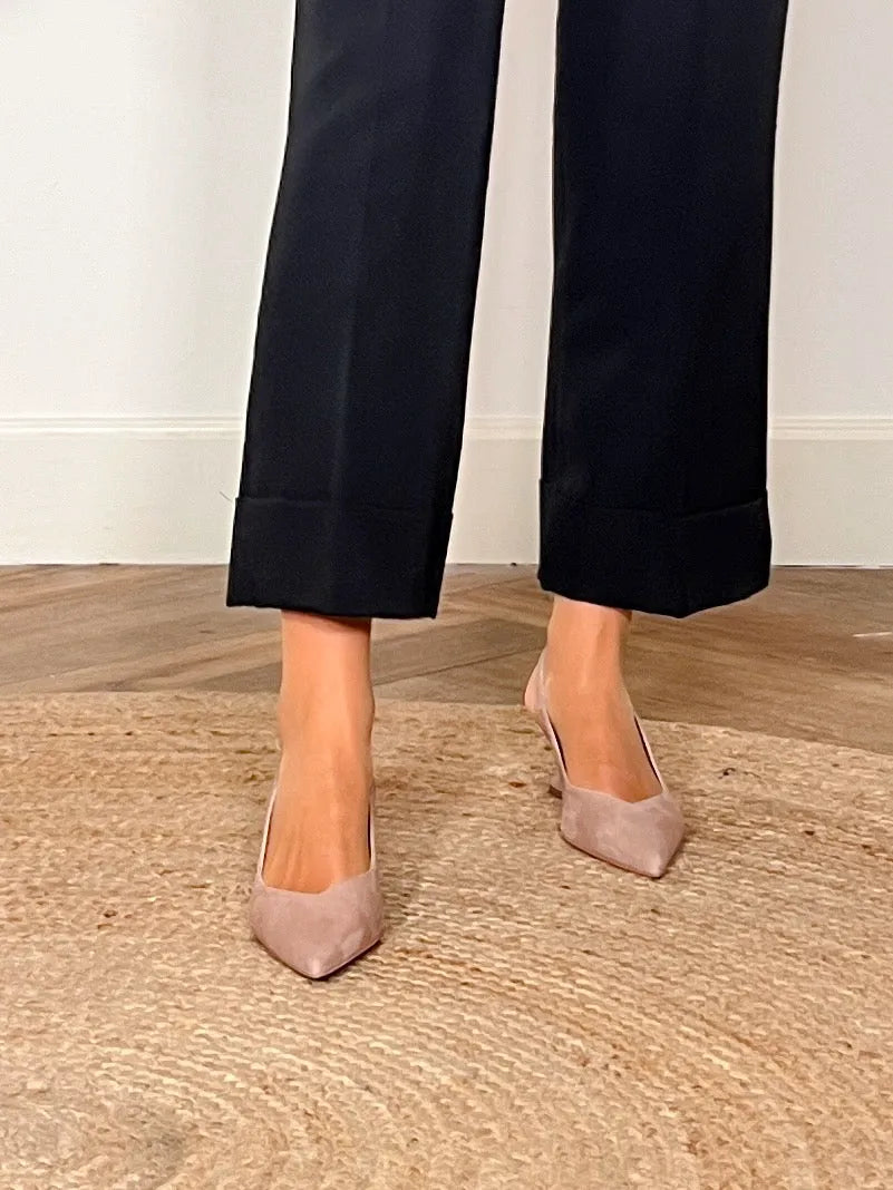 Zapato de salón favorecedor taupe