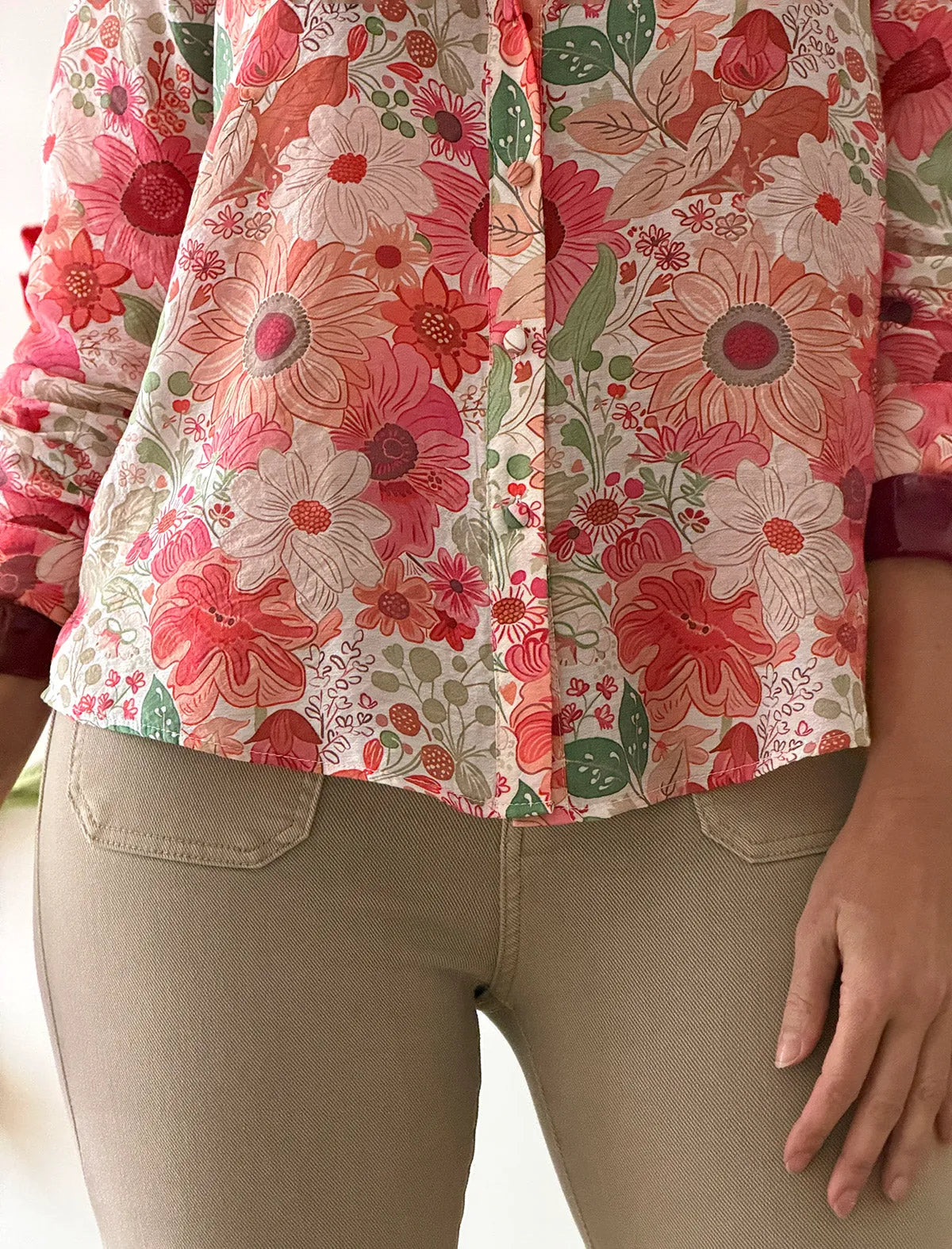 Pantalón vaquero beig bolsillos