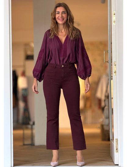 Pantalón vaquero burdeos elástico