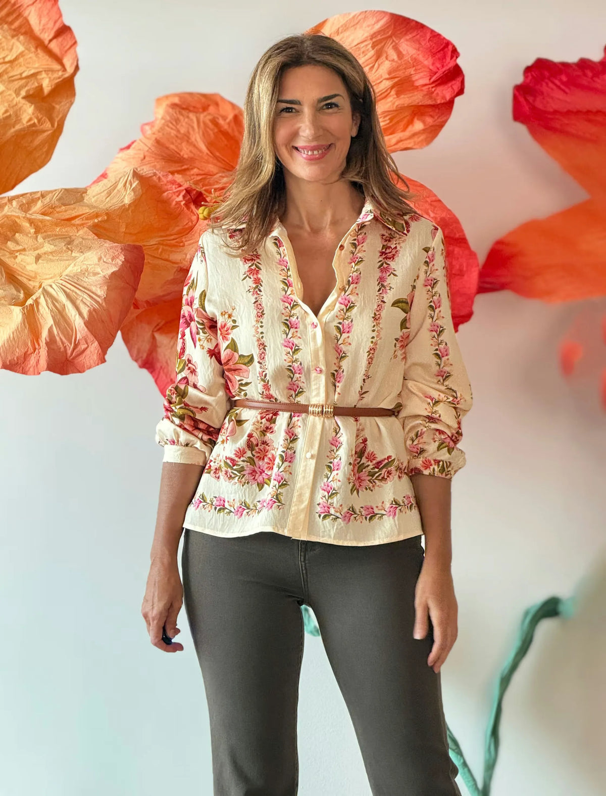 Sandalia de tacón medio trenzada beige Beca