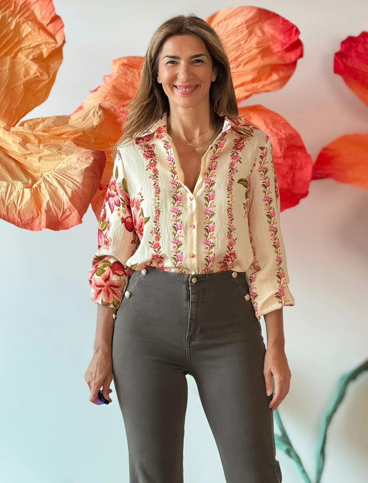Pantalón vaquero marrón botones oro