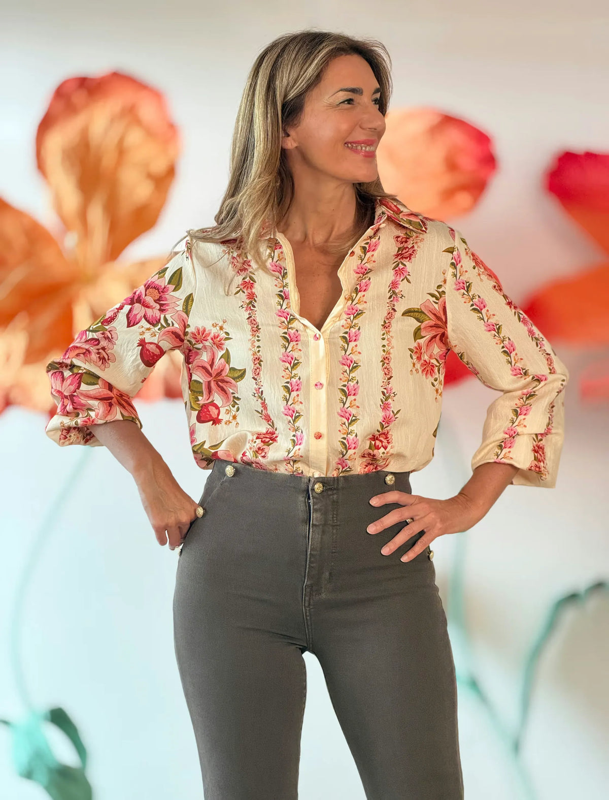 Pantalón vaquero marrón botones oro