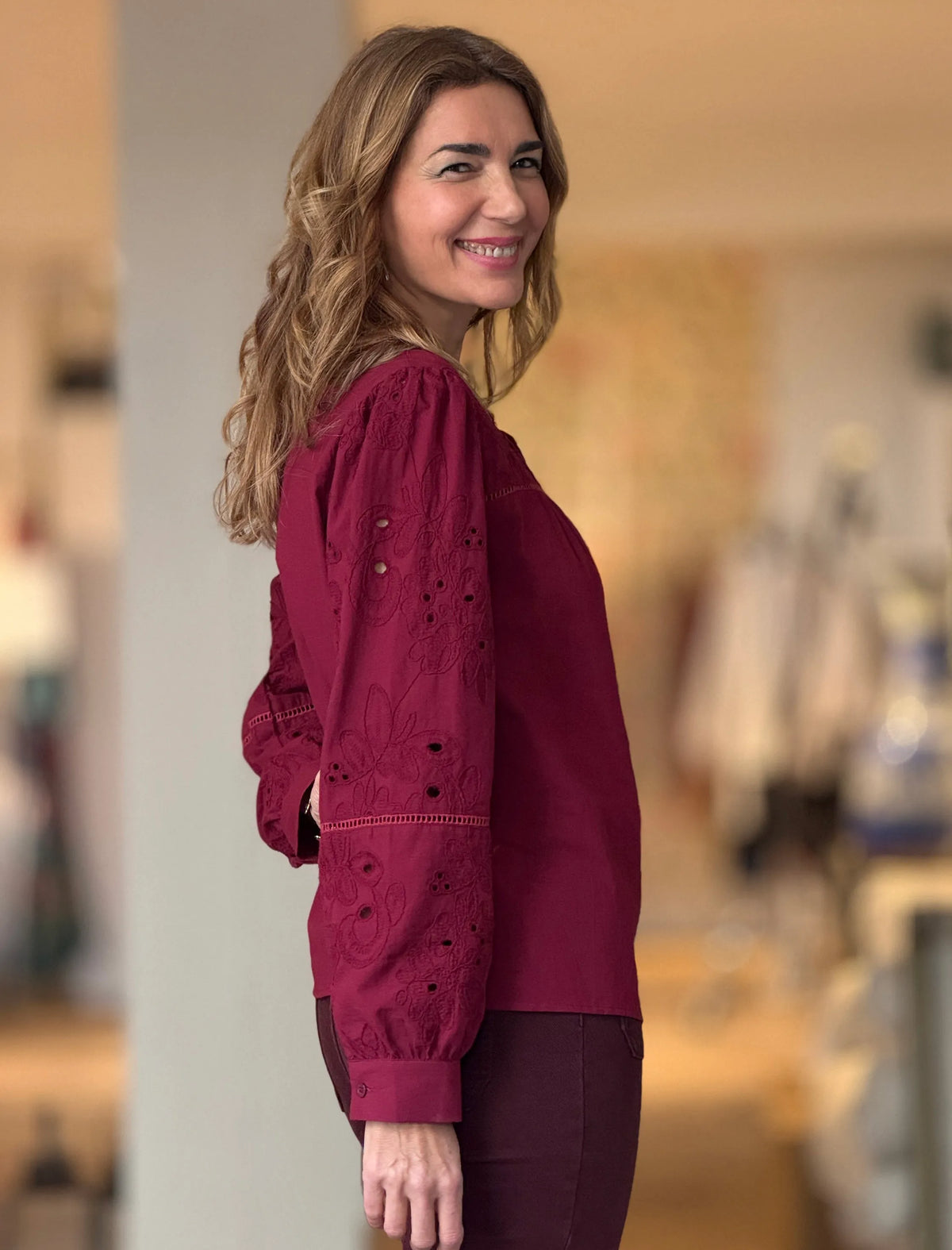 Camisa bonita burdeos