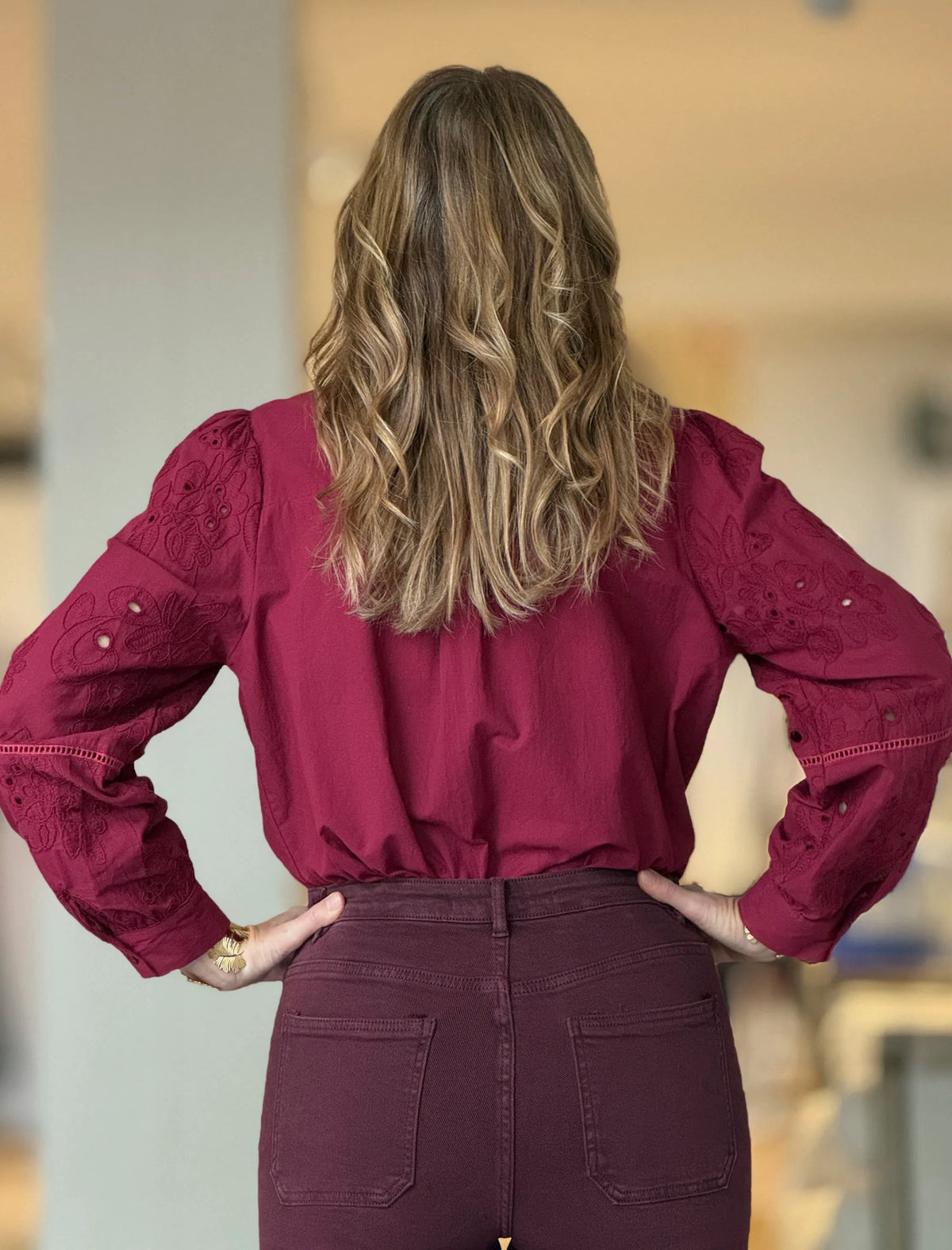 Camisa bonita burdeos