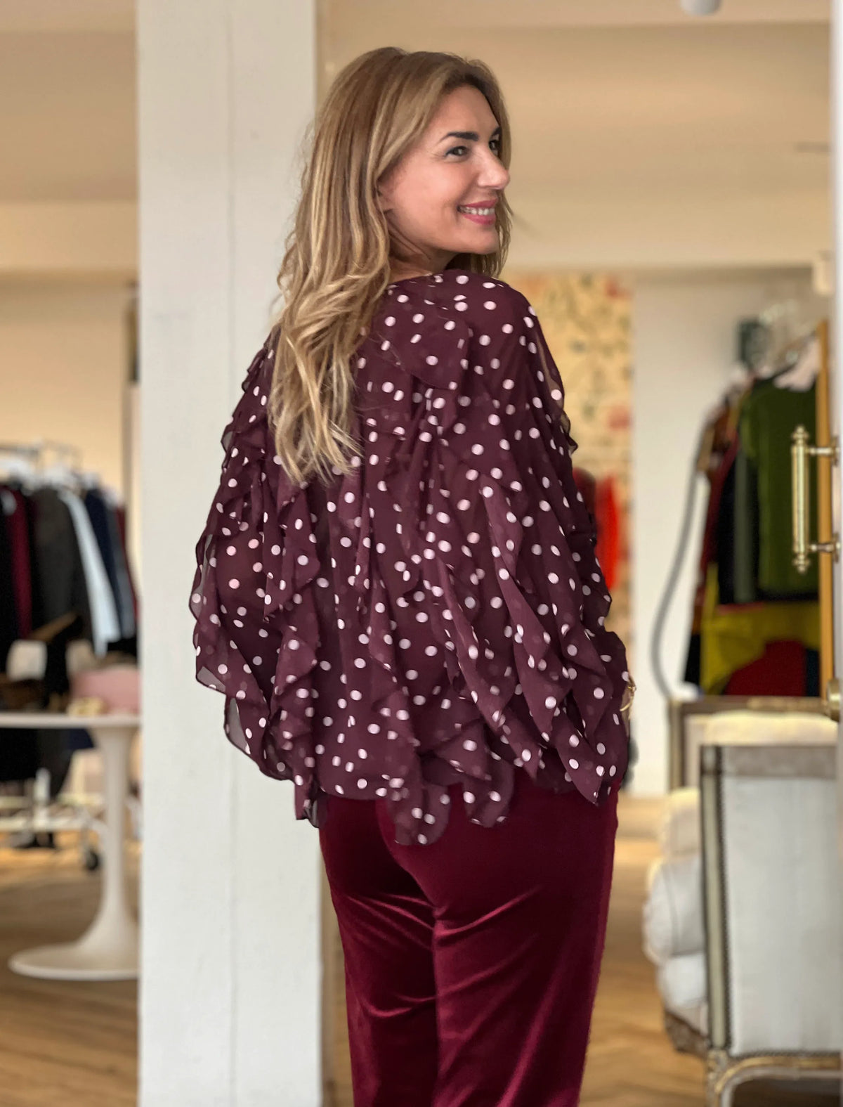 Camisa burdeos de lunares