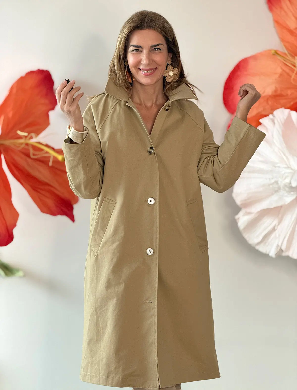 Gabardina beige flores chic