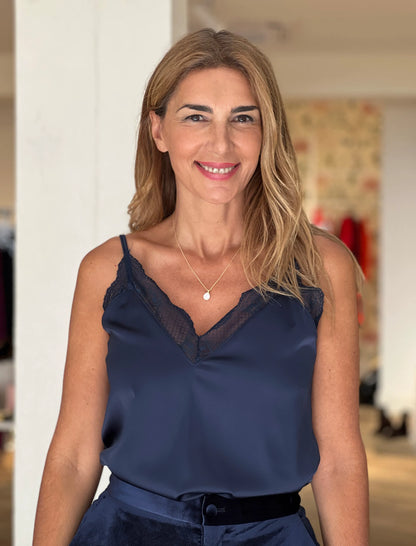 Top lencero suave y chic marino