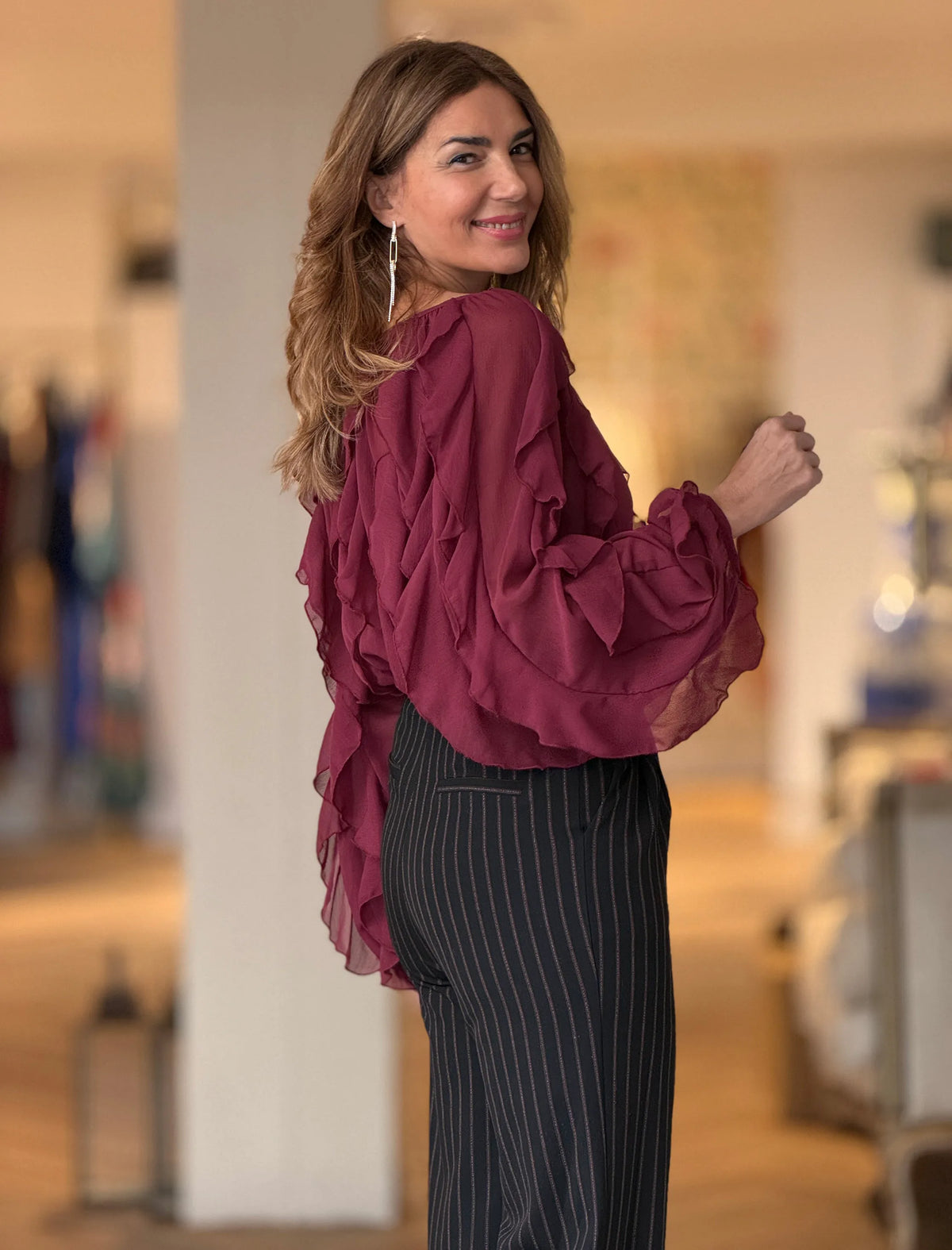 Camisa de volantes burdeos