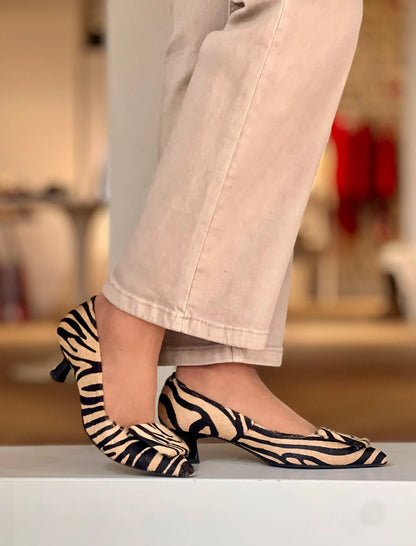 Stiletto chic animal print lines