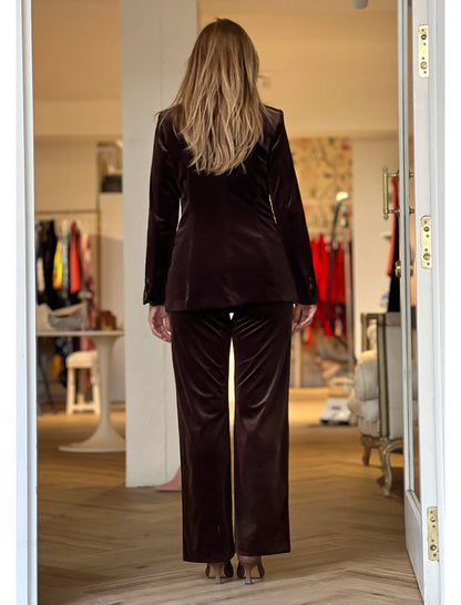 Total look chaqueta y pantalón ideal de terciopelo chocolate
