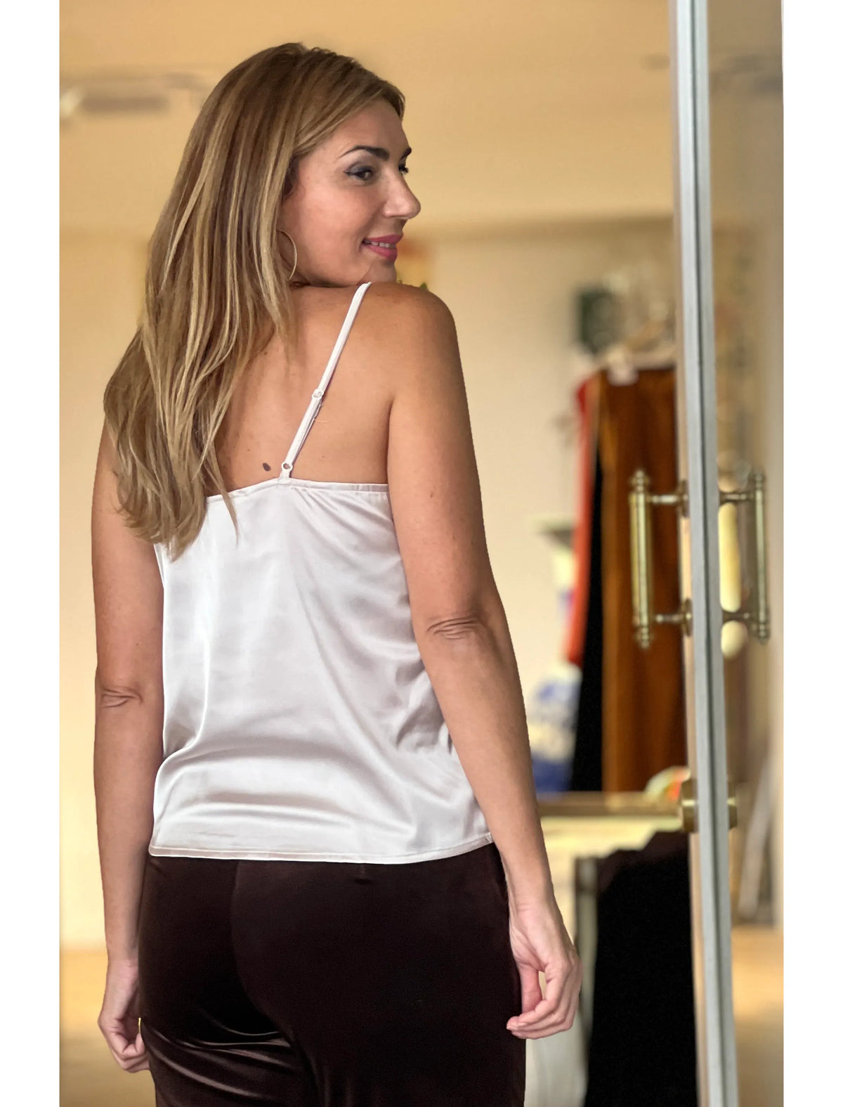 Top lencero suave y chic champán