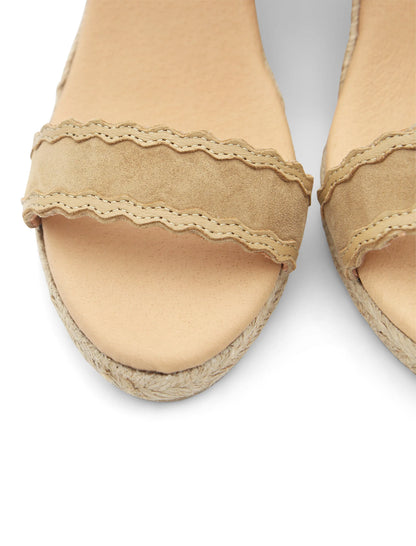 Sandalia cuña espadrille camel