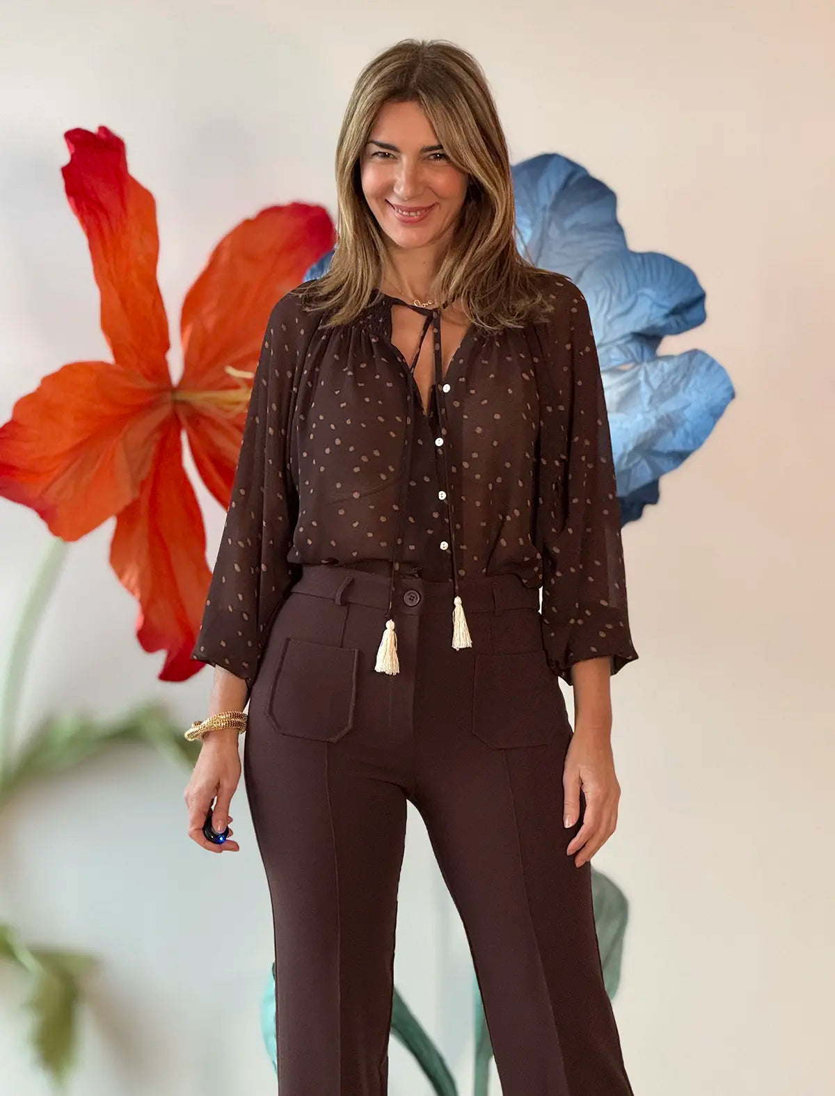 Camisa marrón de lunares fluida