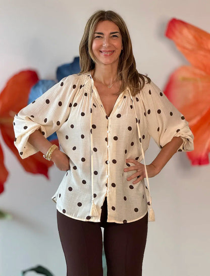 Camisa beige de lunares fluida