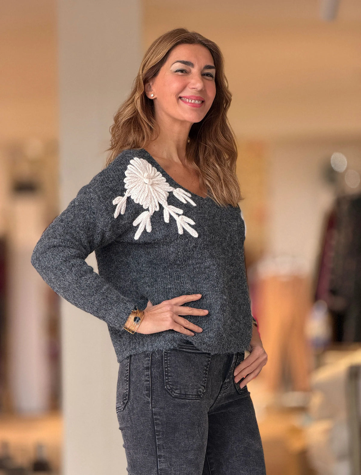 Jersey bordado gris