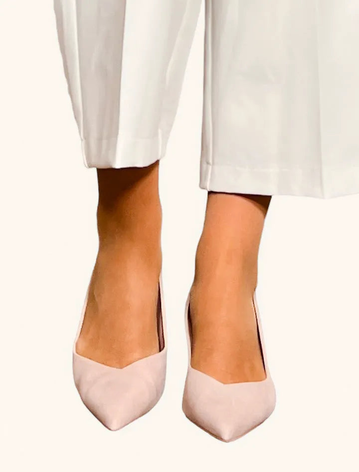 Zapato de salón favorecedor nude
