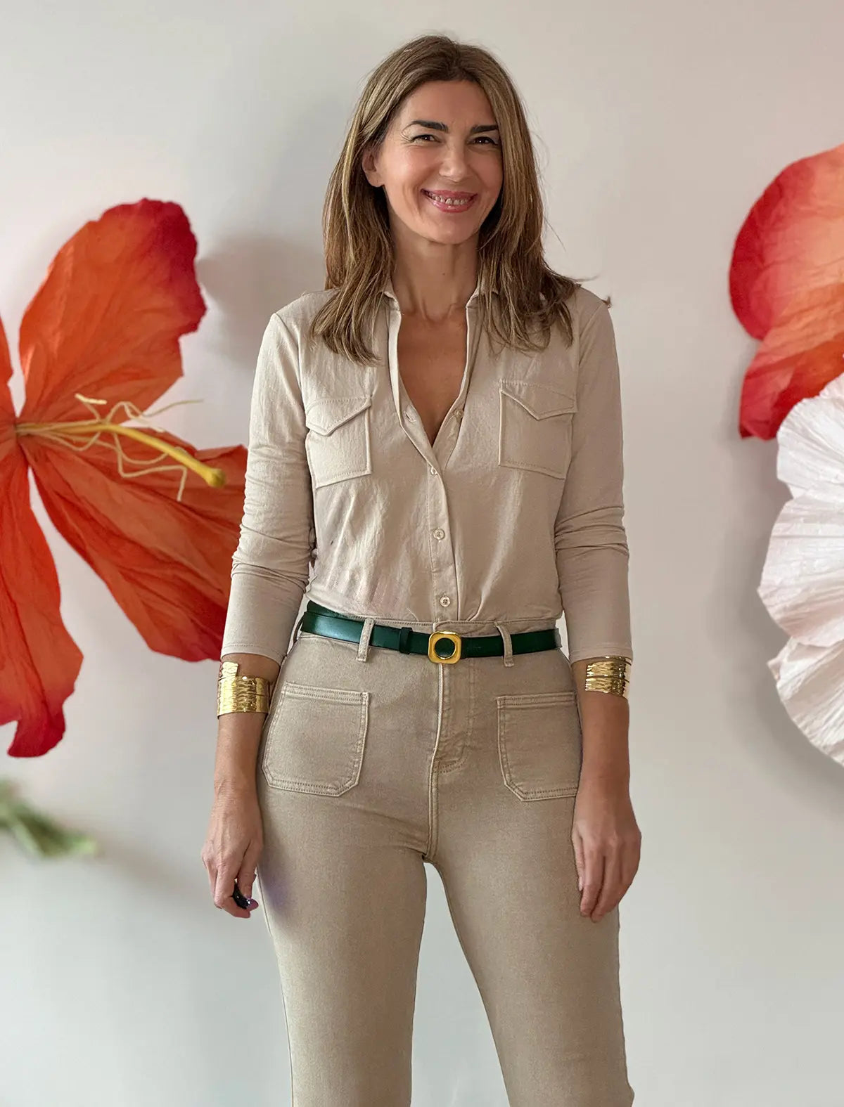 Camisa beige de mujer polo de bolsillos