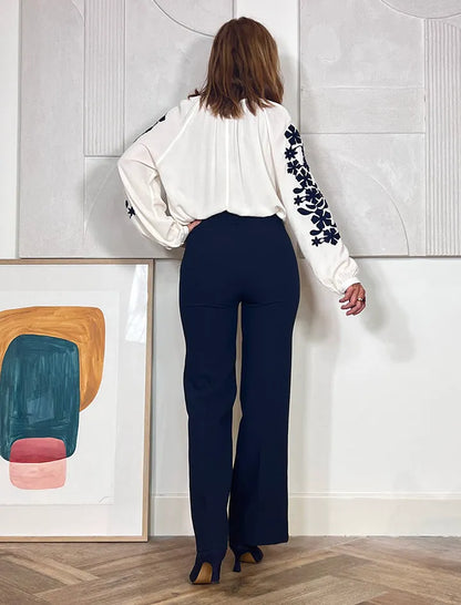 Pantalón azul marino ideal de bolsillos