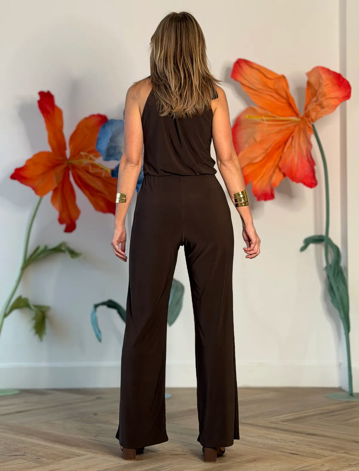 Total look top favorecedor y pantalón palazzo soft marrón chocolate